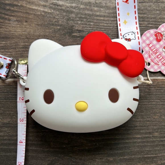 Sanrio Hello Kitty Silicone Purse - Picture 4 of 8